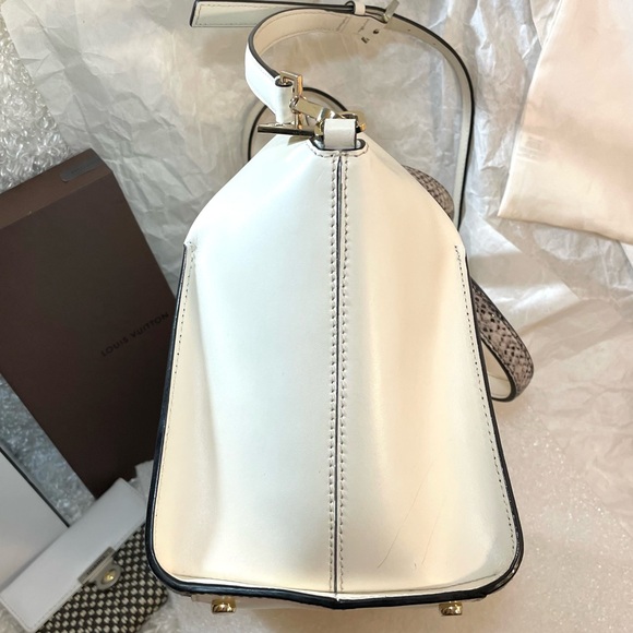 Like New  Genuine Leather white large medium convertible bag satchel - Picture 11 of 16